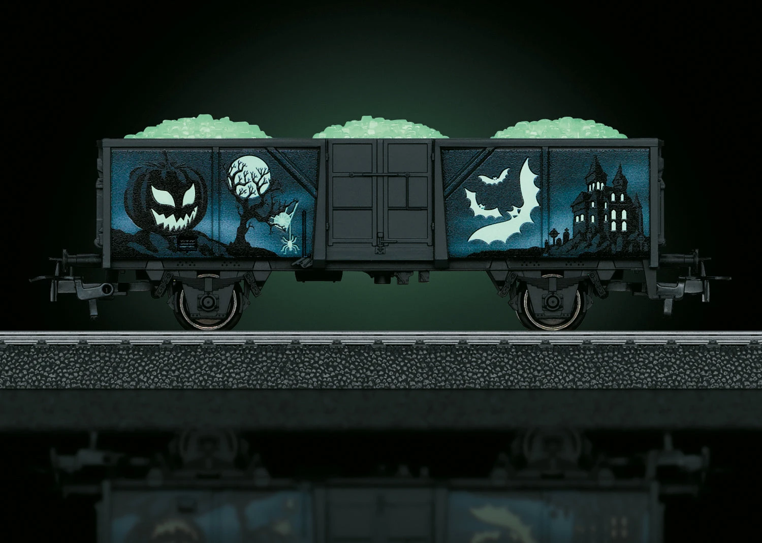 Märklin Start Up 44232 HO Scale Glow In The Dark Halloween Freight Car 2 Märklin Start Up 44232 HO Scale Glow In The Dark Halloween Freight Car - Image 2