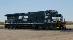 ScaleTrains Rivet 33662 N Scale GE ET44 Tier 4 Diesel "Horsehead" NS 3667 DCC & Sound