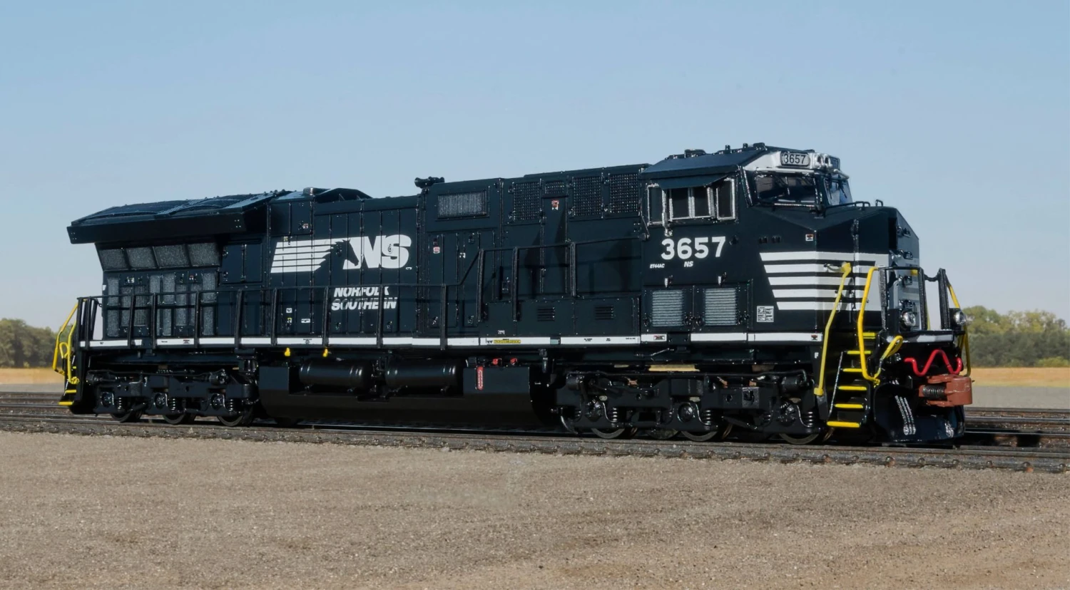 ScaleTrains Rivet 33662 N Scale GE ET44 Tier 4 Diesel "Horsehead" NS 3667 DCC & Sound 1 ScaleTrains Rivet 33662 N Scale GE ET44 Tier 4 Diesel "Horsehead" NS 3667 DCC & Sound